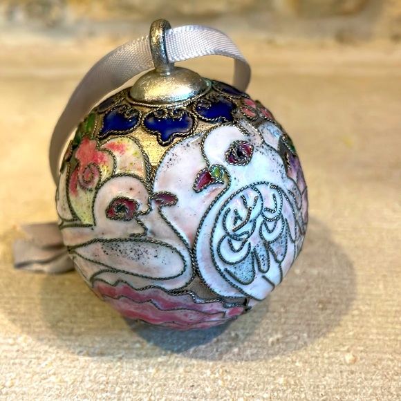 Vintage Nyco Cloisonne Christmas Round Ball Ornament Turtle Doves Silver Enamel - Picture 5 of 14